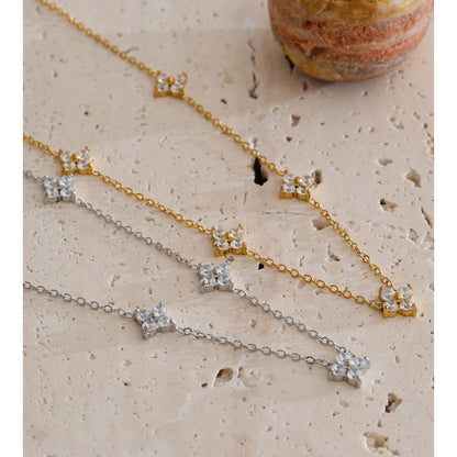 Colar Flor Três Pétalas Banhado a Ouro 18K
